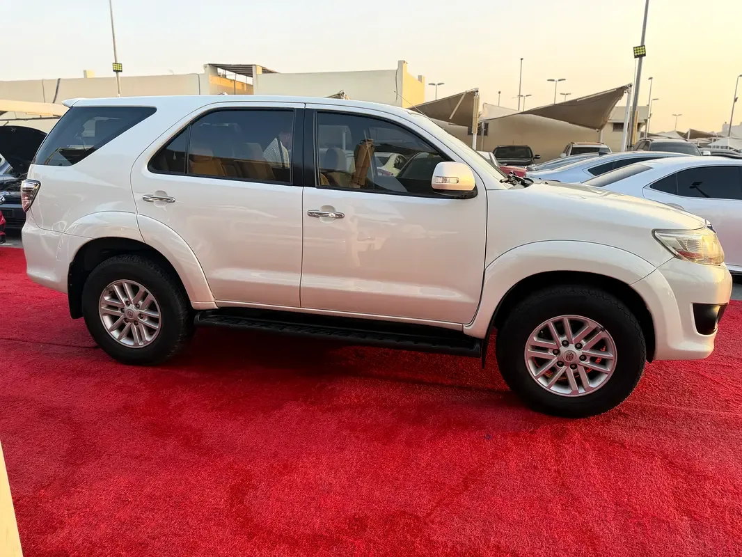 Toyota Fortuner 2.7 AT RWD (160 حصان) - 6