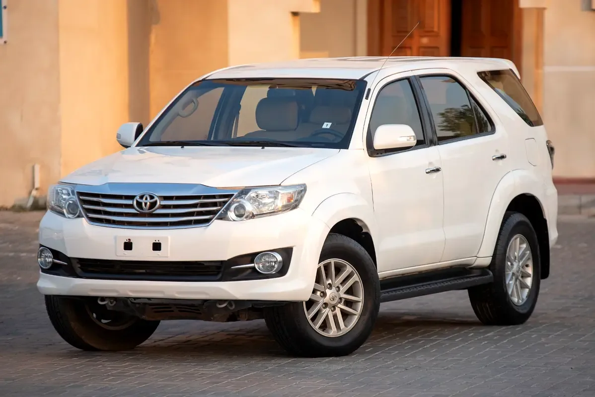 Toyota Fortuner 2.7 AT RWD (160 hp)