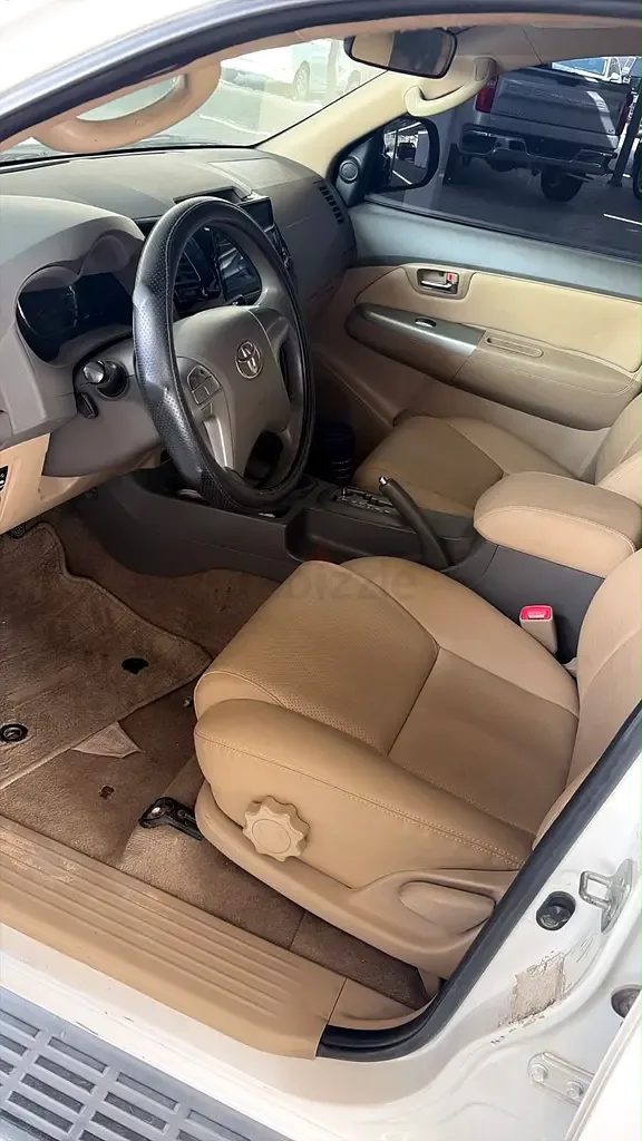 Toyota Fortuner 2.7 AT RWD (160 حصان)