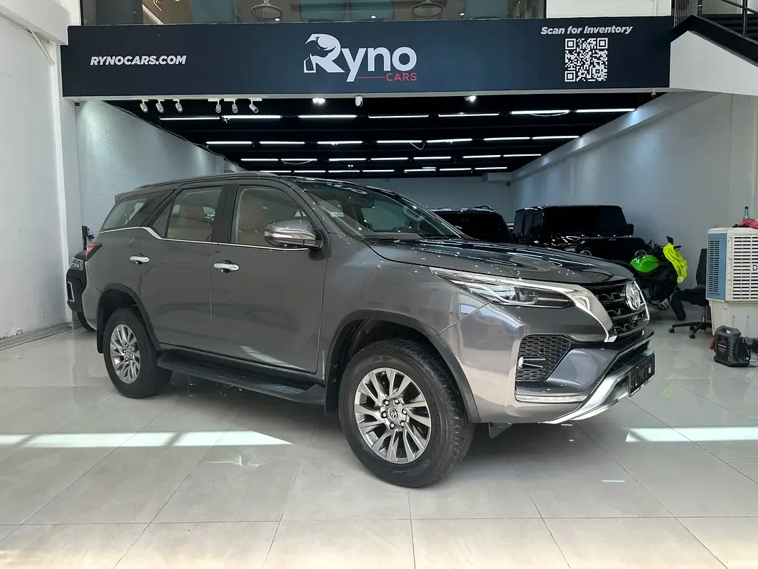 Toyota Fortuner 4.0 AT 4WD (238 hp)