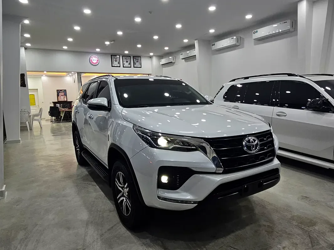Toyota Fortuner 4.0 AT 4WD (238 hp)