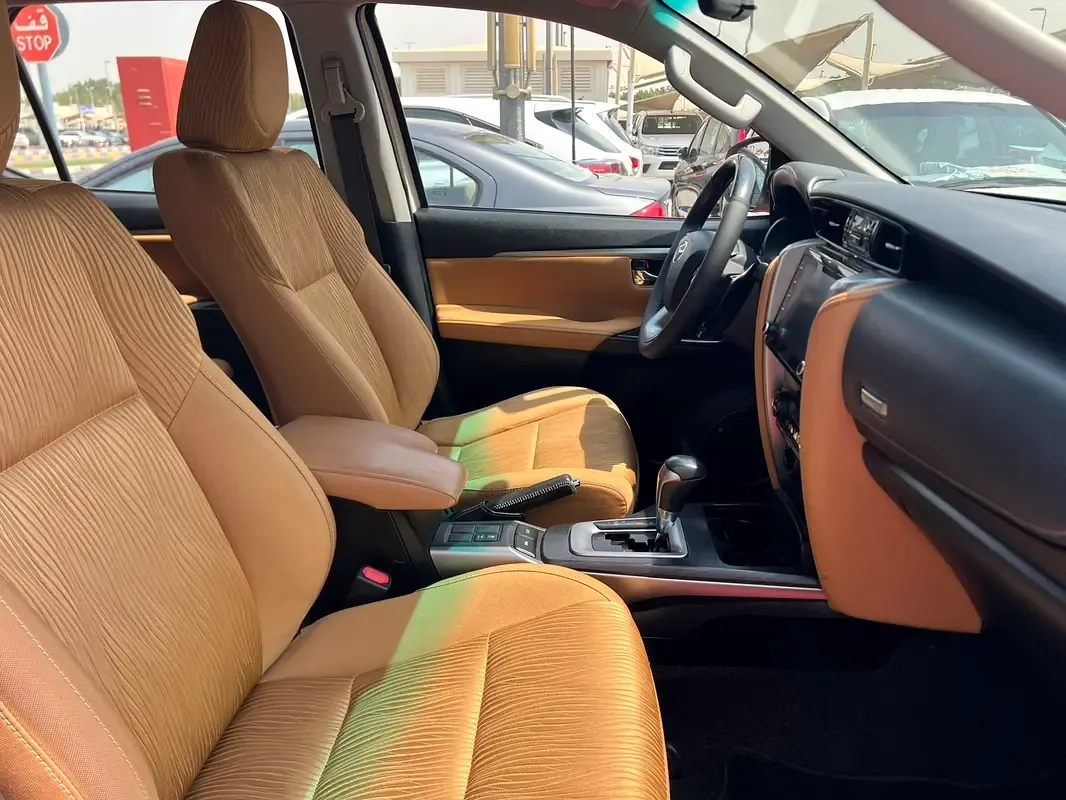 Toyota Fortuner 4.0 AT 4WD (238 hp) - 11