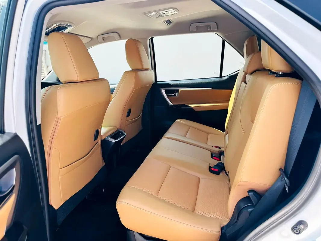 Toyota Fortuner 4.0 AT 4WD (238 hp) - 11