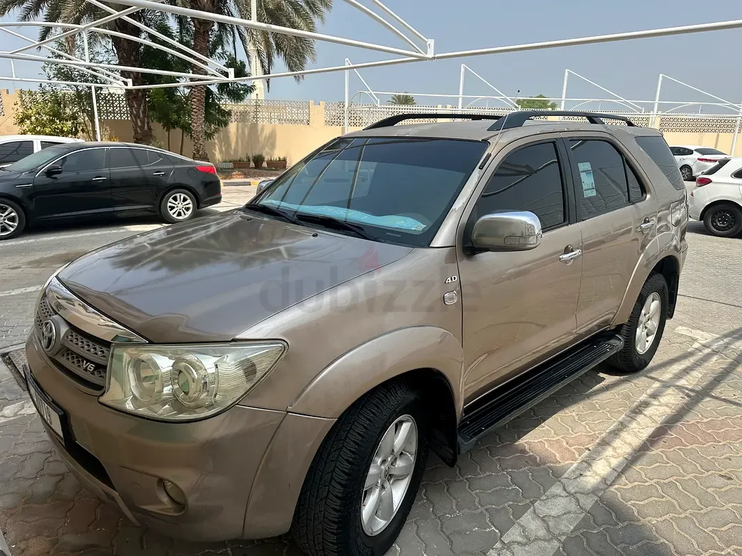 Toyota Fortuner 4.0 AT RWD (235 hp)