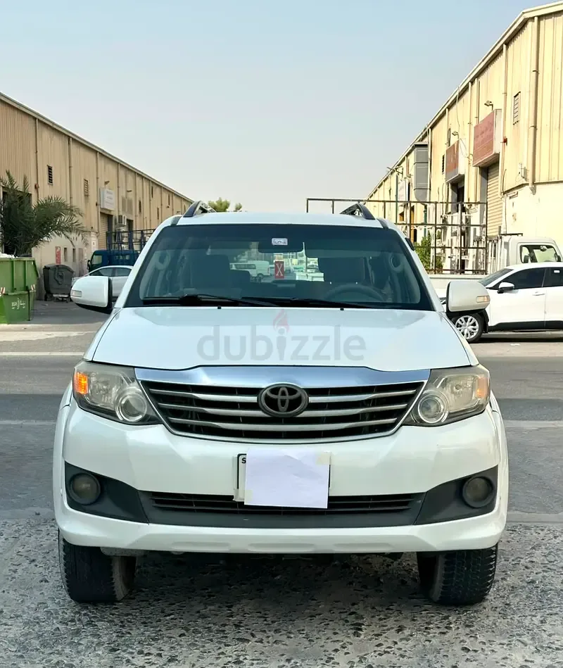 Toyota Fortuner 4.0 AT RWD (235 hp)
