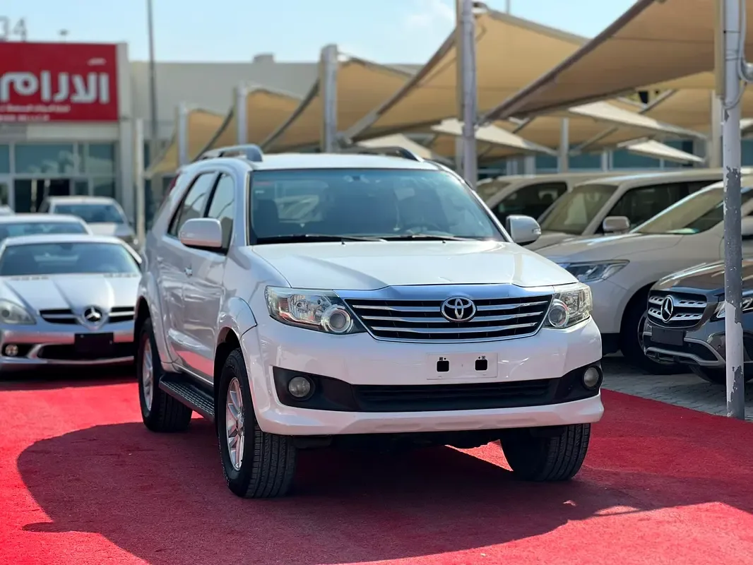 Toyota Fortuner 4.0 AT RWD (235 hp)