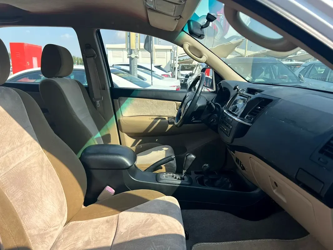 Toyota Fortuner 4.0 AT RWD (235 hp) - 11