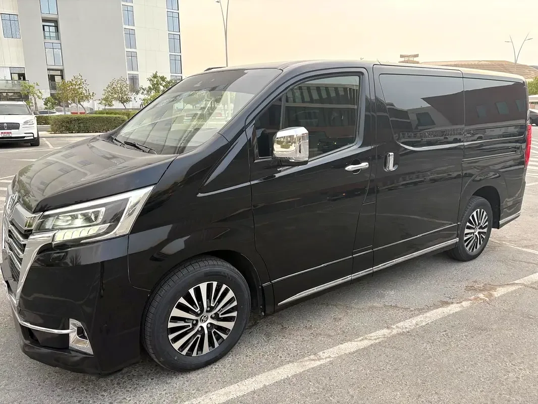 Toyota Granvia 3.5 AT (270 hp)