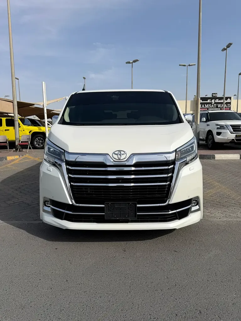 Toyota Granvia 3.5 AT (270 حصان)