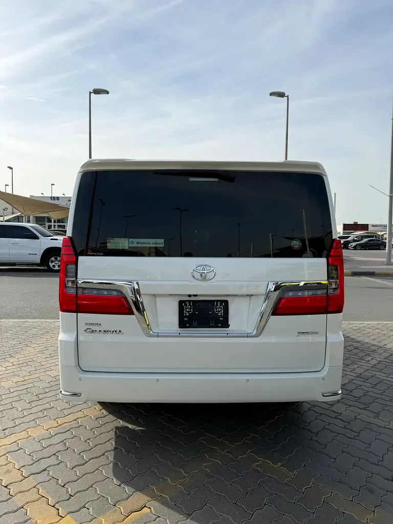 Toyota Granvia 3.5 AT (270 hp) - 6