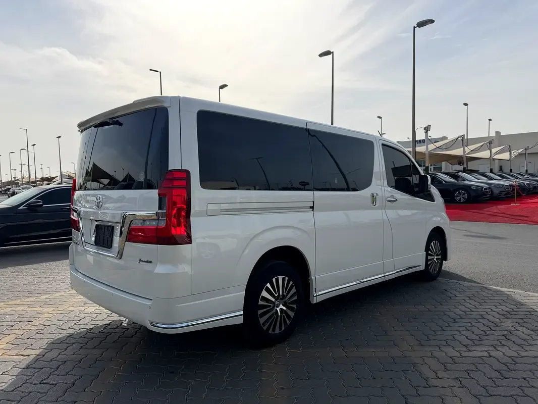 Toyota Granvia 3.5 AT (270 hp) - 4