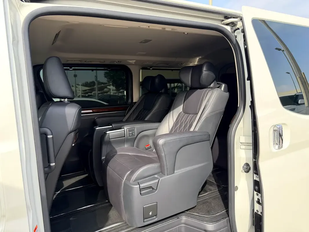 Toyota Granvia 3.5 AT (270 hp) - 8