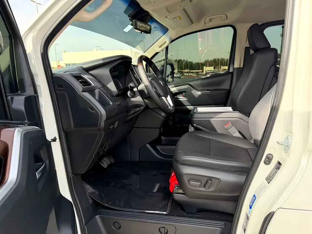 Toyota Granvia 3.5 AT (270 hp) - 12