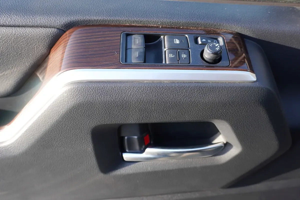 Toyota Granvia 3.5 AT (270 hp) - 8