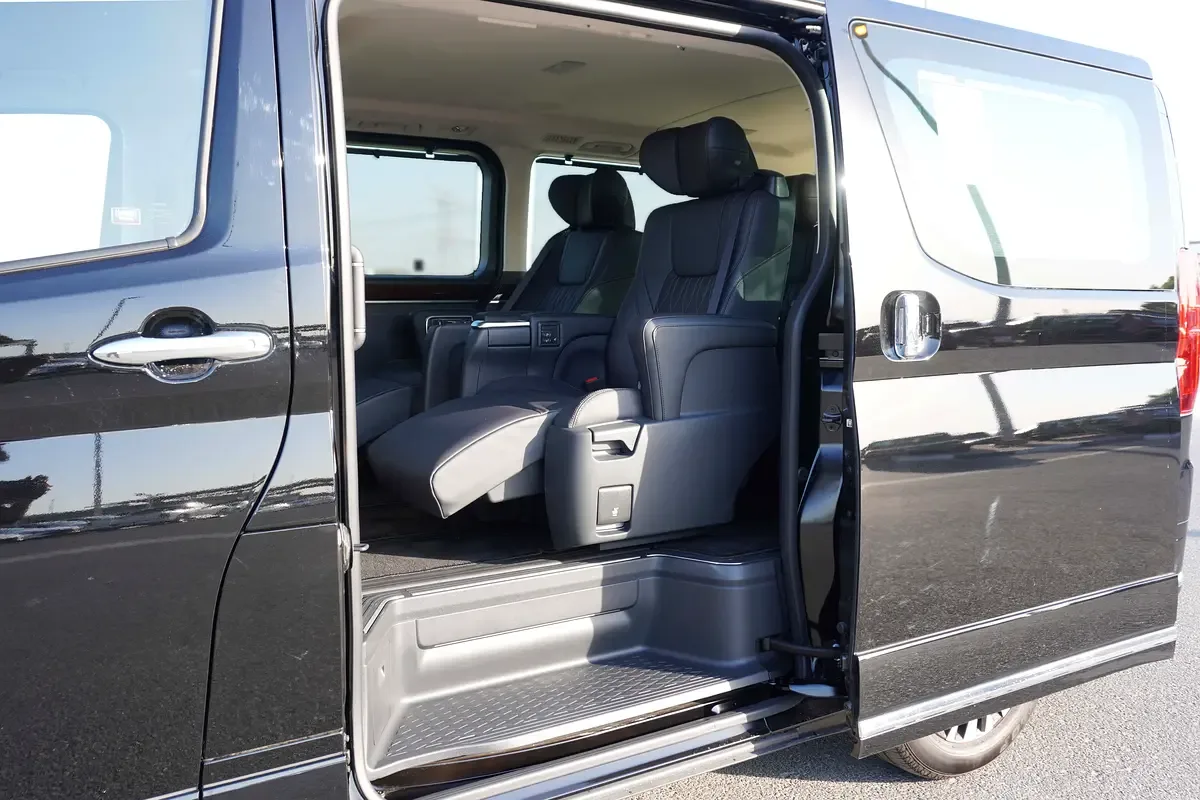 Toyota Granvia 3.5 AT (270 hp) - 10