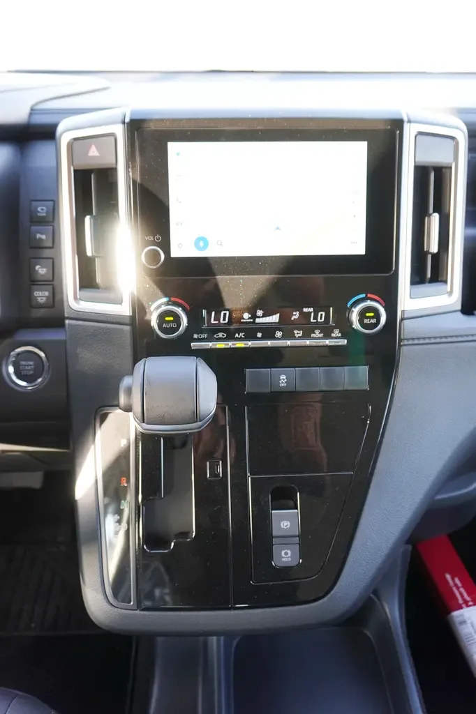 Toyota Granvia 3.5 AT (270 hp) - 18