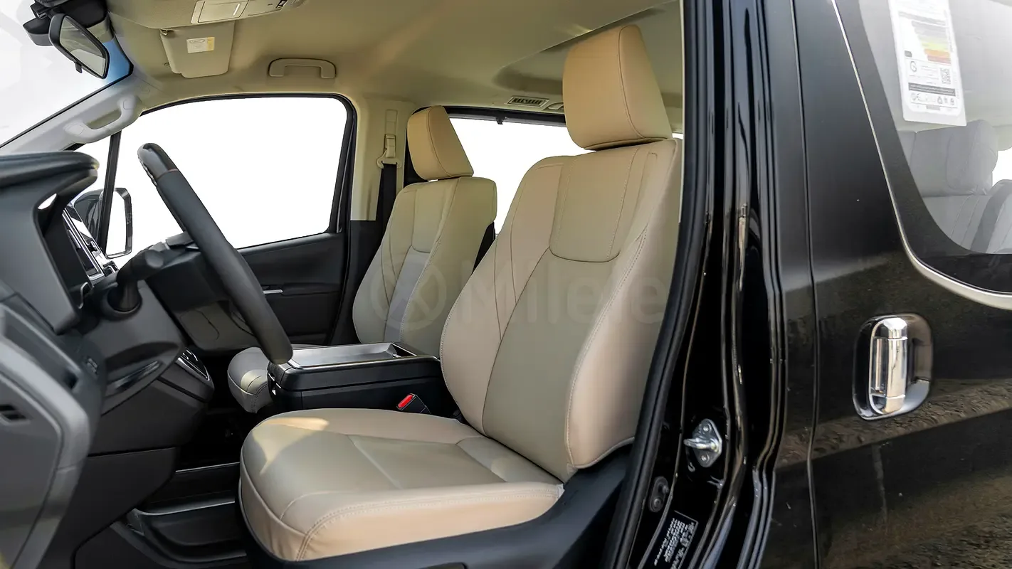 Toyota Granvia 3.5 AT (270 hp) - 6