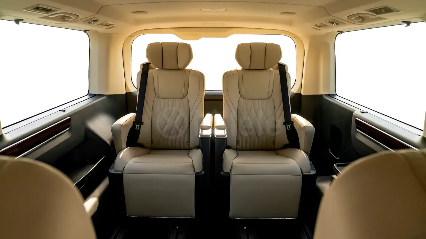 Toyota Granvia 3.5 AT (270 hp) - 14