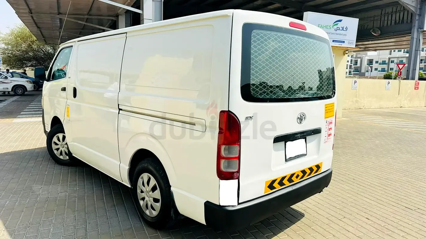 Toyota Hiace 2.0 MT (133 حصان) - 2