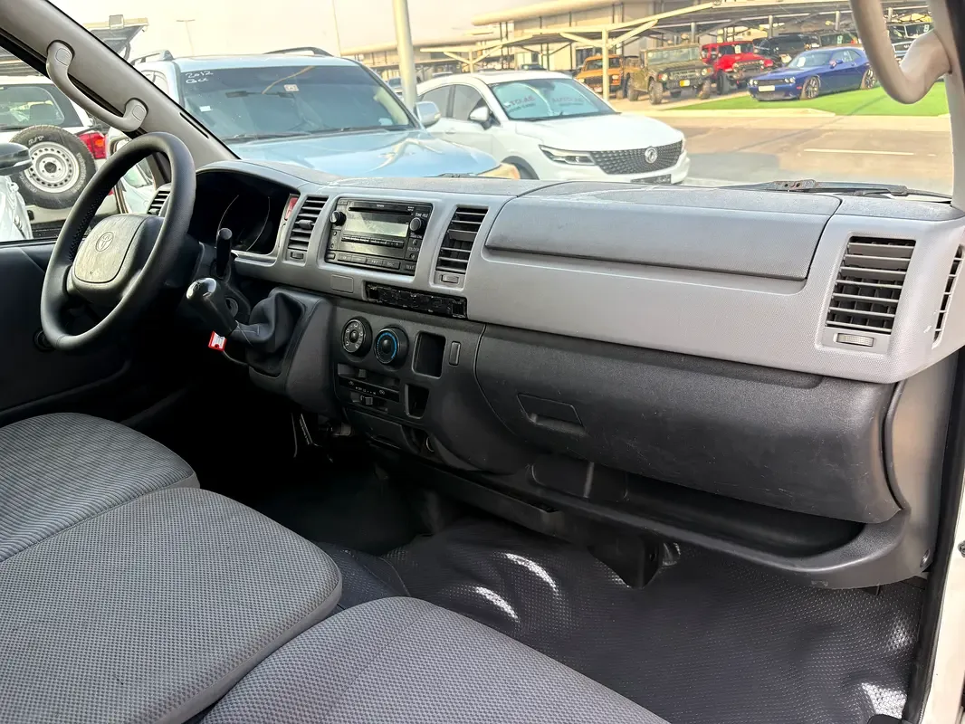 Toyota Hiace 2.0 MT L1H1 (133 hp) - 10