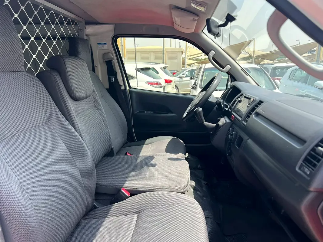 Toyota Hiace 2.0 MT L1H1 (133 hp) - 10