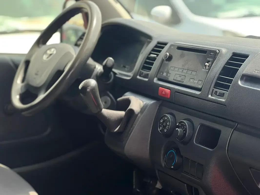 Toyota Hiace 2.0 MT L1H1 (133 hp) - 13