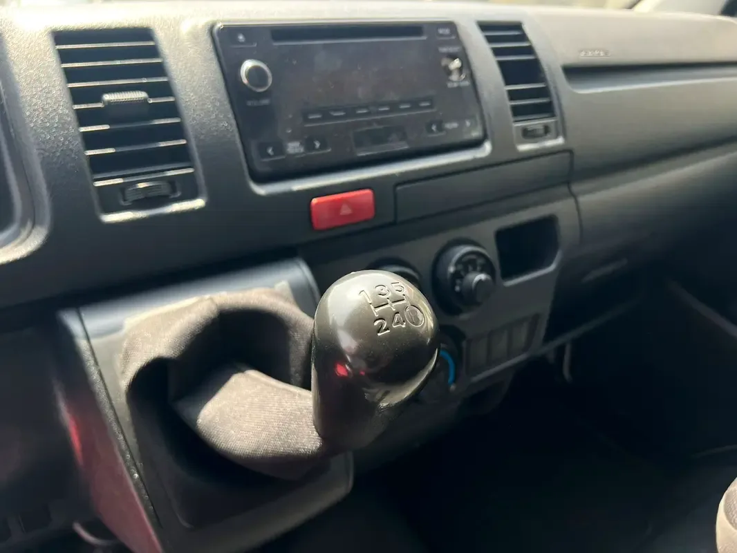 Toyota Hiace 2.0 MT L1H1 (133 hp) - 15