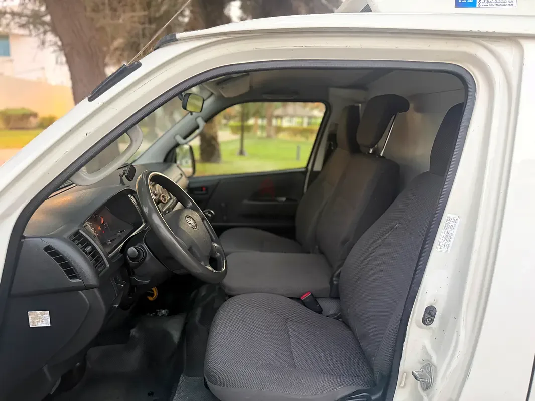 Toyota Hiace 2.0 MT L1H1 (133 hp) - 11