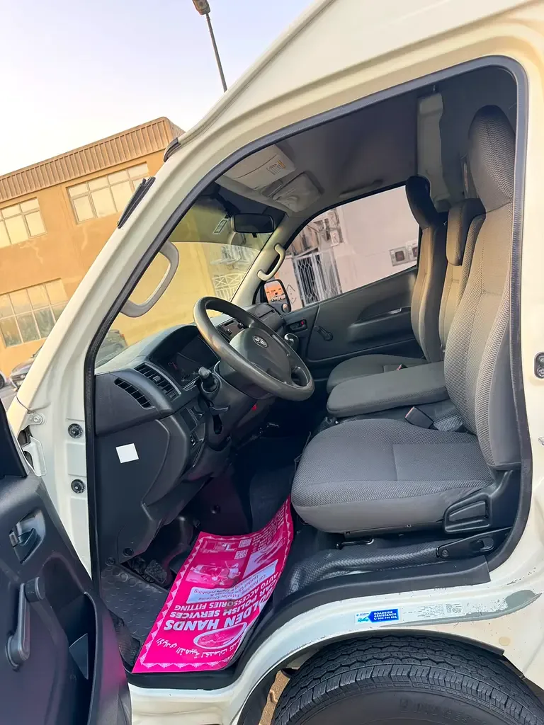 Toyota Hiace 2.0 MT L1H1 (133 hp) - 10