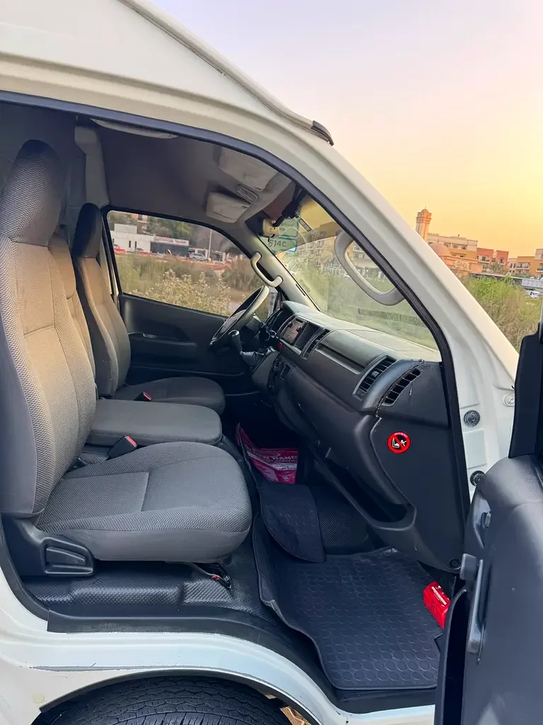 Toyota Hiace 2.0 MT L1H1 (133 hp) - 9