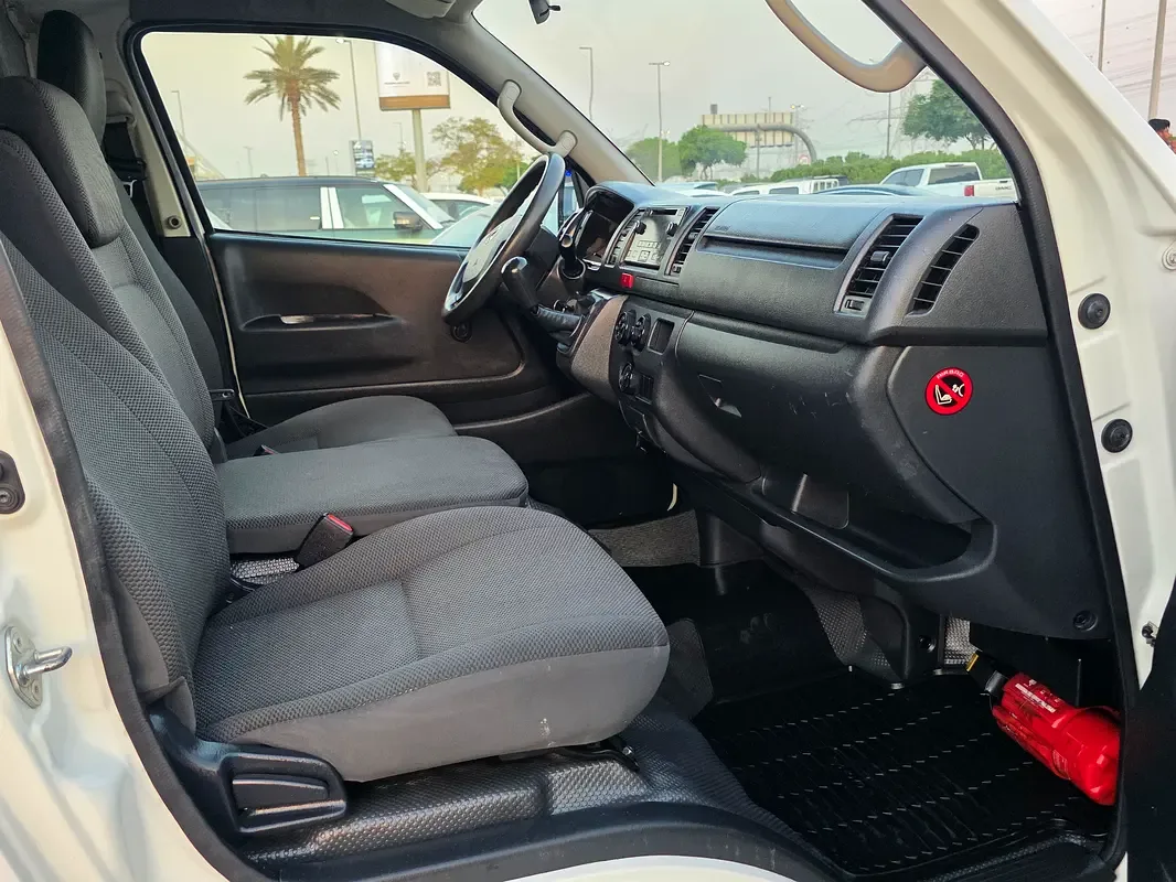 Toyota Hiace 2.0 MT L1H1 (133 حصان) - 12