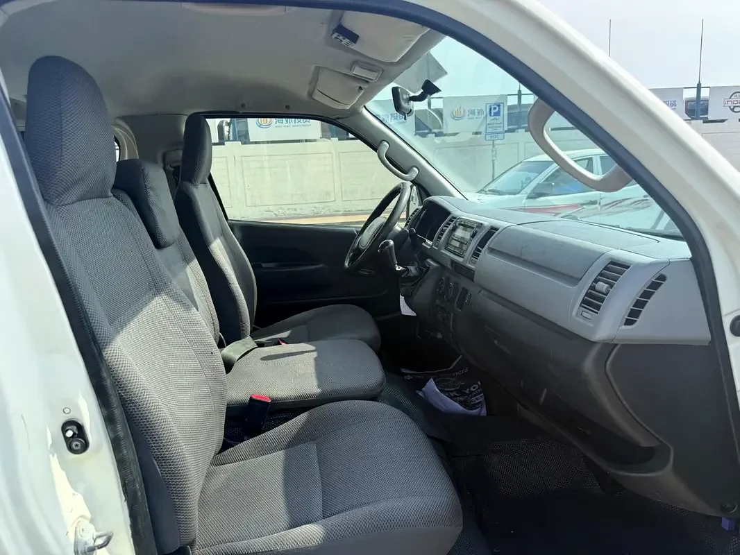 Toyota Hiace 2.0 MT L1H1 (133 hp) - 9