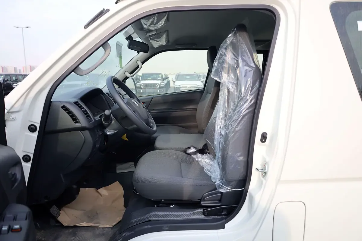 Toyota Hiace 2.5 MT (101 hp) - 6