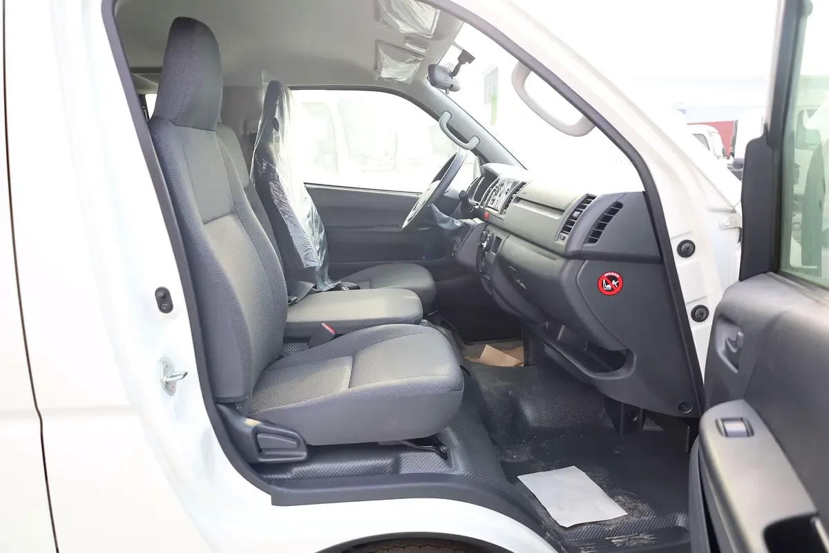 Toyota Hiace 2.5 MT (101 hp) - 8