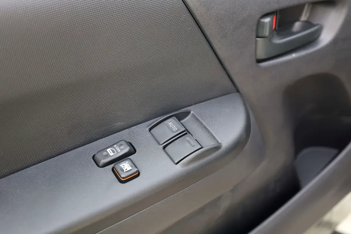 Toyota Hiace 2.5 MT (101 hp) - 7