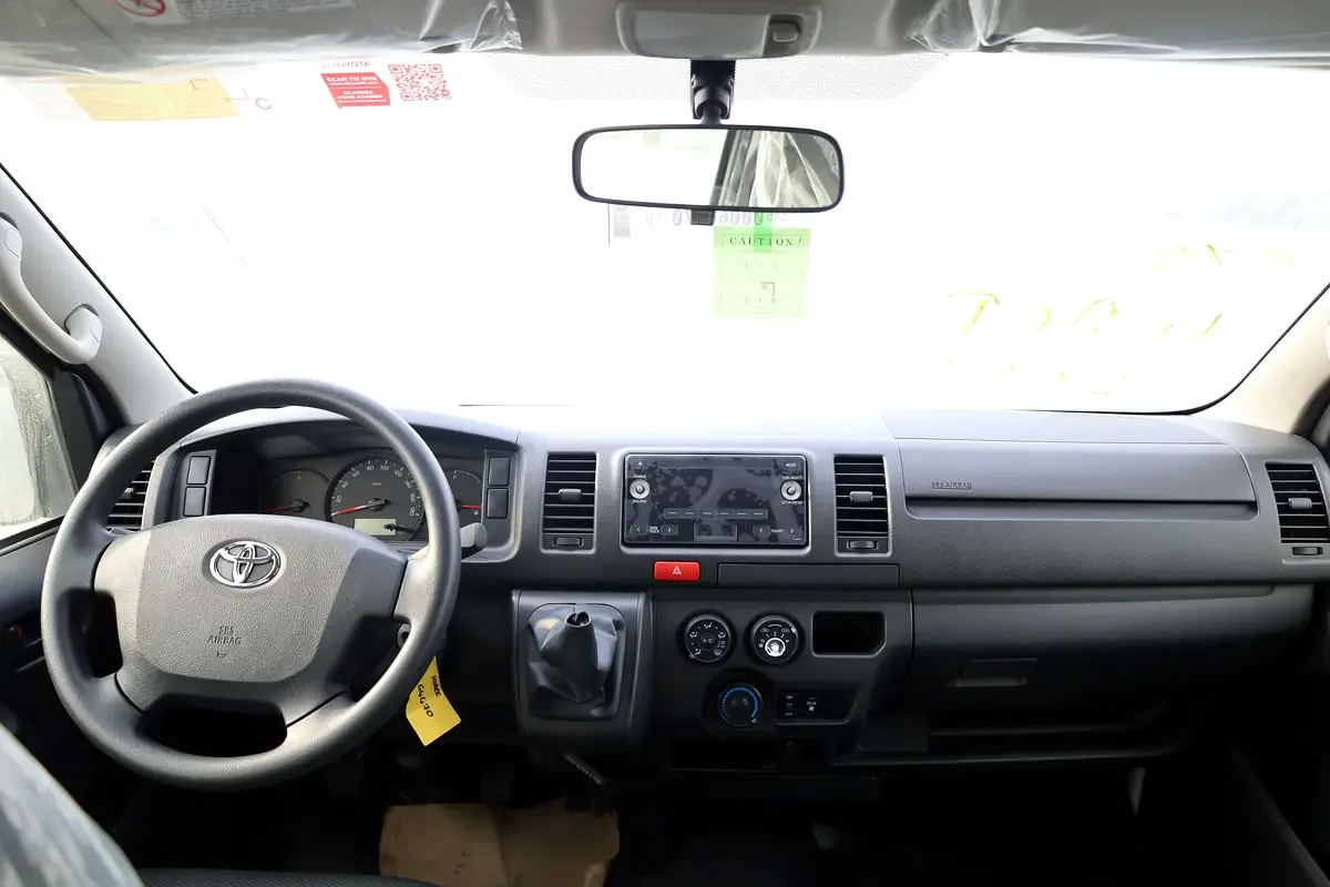 Toyota Hiace 2.5 MT (101 hp) - 10