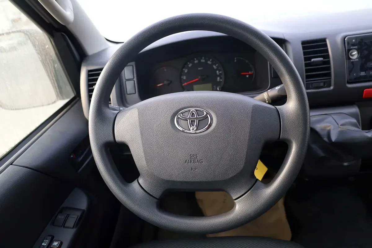 Toyota Hiace 2.5 MT (101 hp) - 11