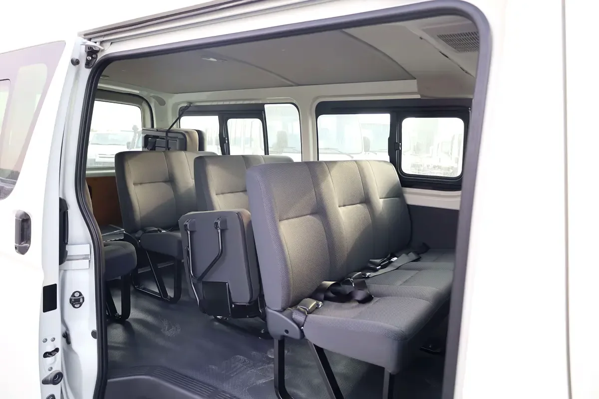 Toyota Hiace 2.5 MT (101 hp) - 9