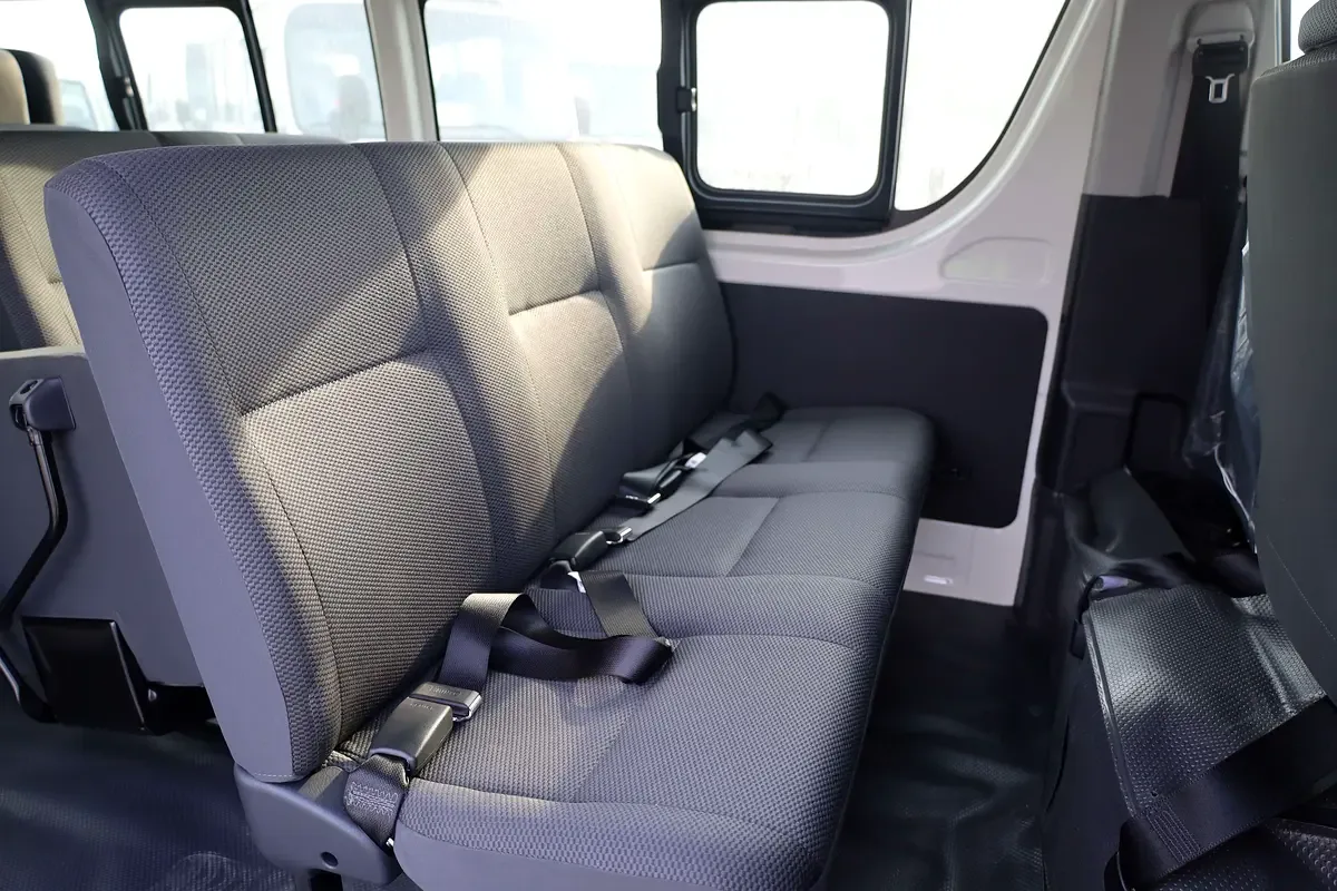 Toyota Hiace 2.5 MT (101 hp) - 14