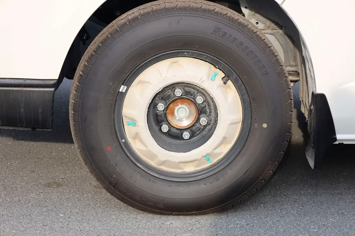 Toyota Hiace 2.5 MT (101 hp) - 16