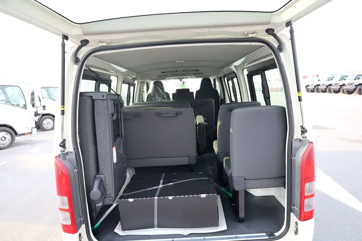 Toyota Hiace 2.5 MT (101 hp) - 15