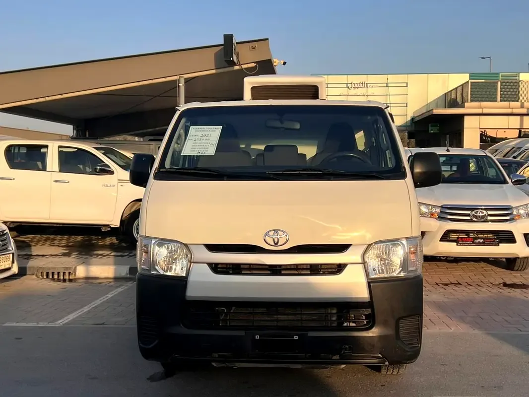 Toyota Hiace 2.7 MT (151 حصان) - 2