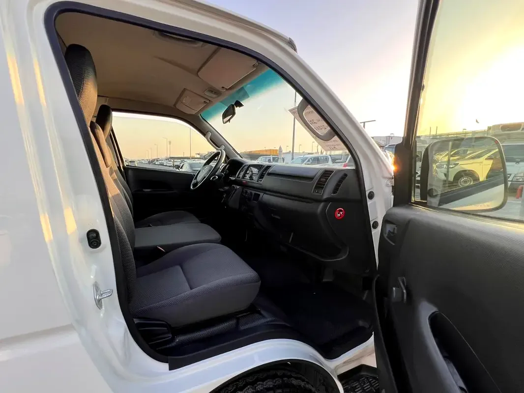 Toyota Hiace 2.7 MT (151 حصان) - 8