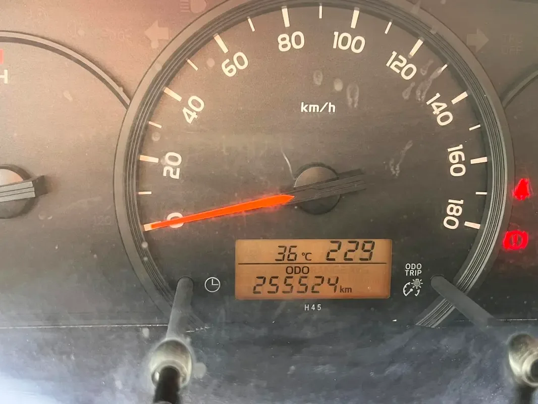 Toyota Hiace 2.7 MT (151 حصان) - 11