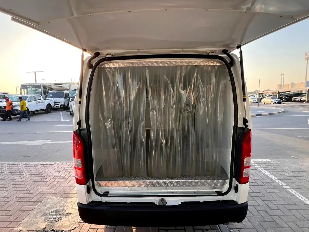 Toyota Hiace 2.7 MT (151 حصان) - 10