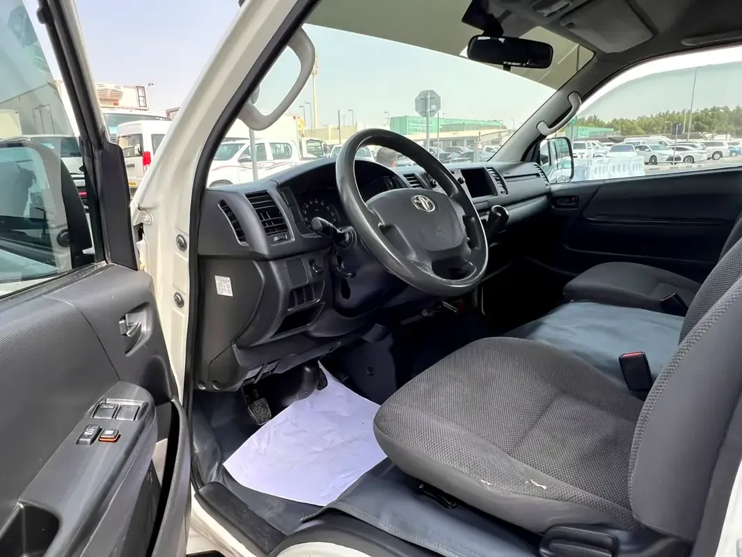Toyota Hiace 2.7 MT (151 حصان) - 7