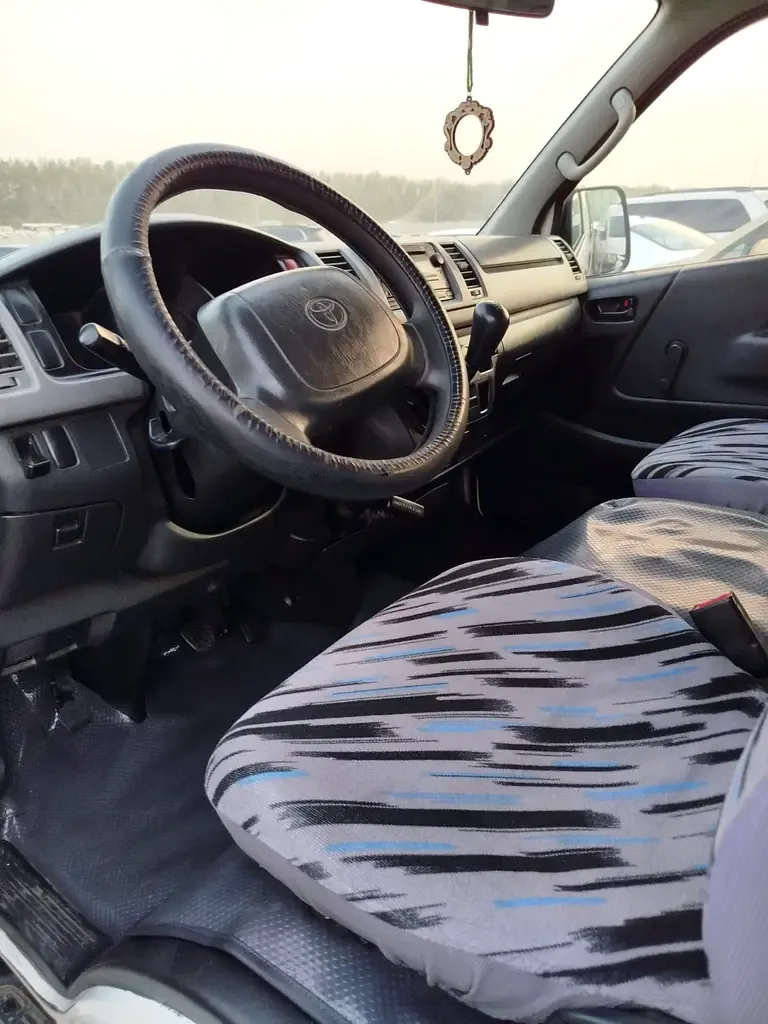 Toyota Hiace 2.7 MT (151 حصان) - 2