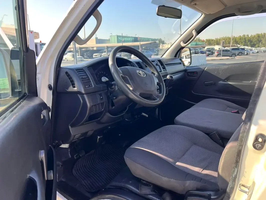 Toyota Hiace 2.7 MT (151 hp) - 7