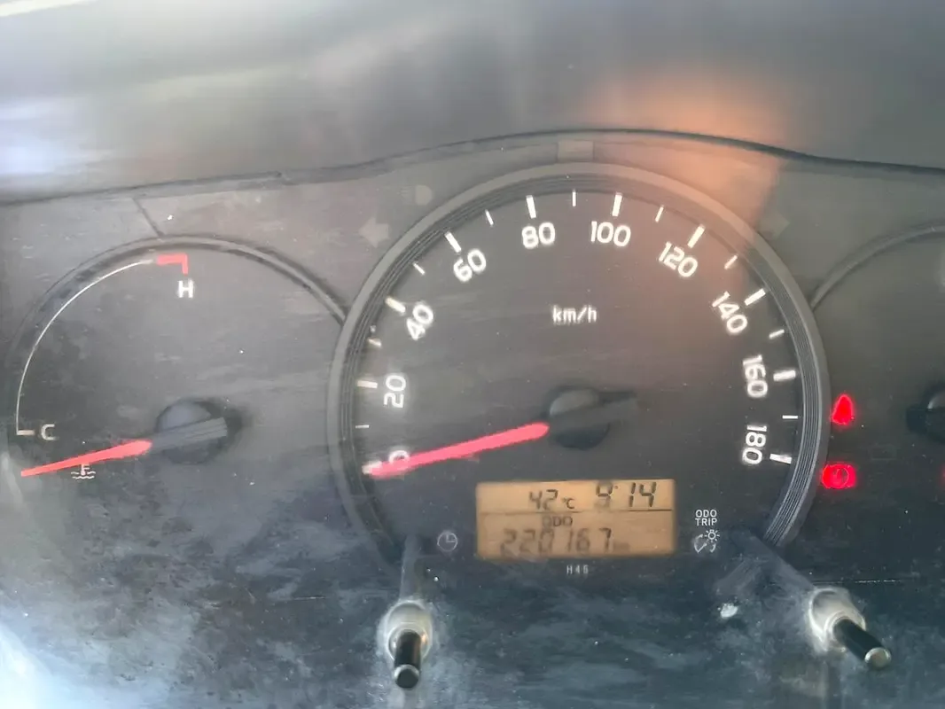 Toyota Hiace 2.7 MT (151 hp) - 9