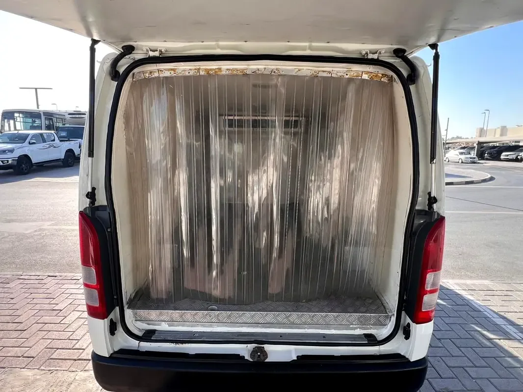 Toyota Hiace 2.7 MT (151 hp) - 10